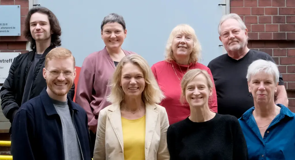 Gruppenfoto des B-Treff Teams mit acht Personen